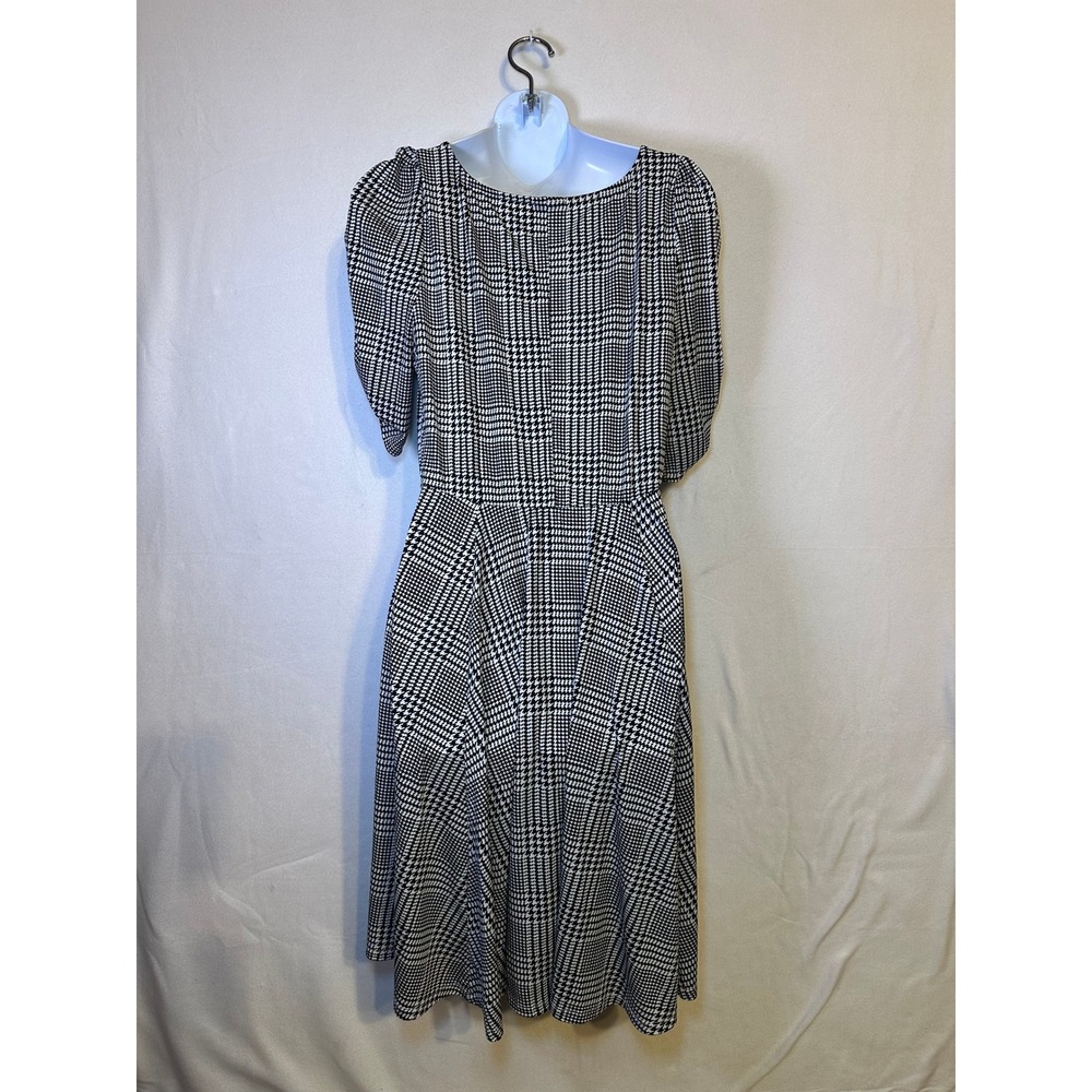 Torrid Plus Size Black White Plaid Fit Flare Dress V Neck Short Sleeve - Picture 6 of 10